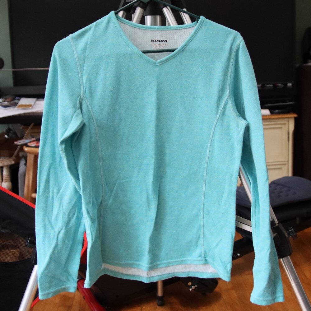 Kombi women's long sleeve v neck base layer. Size M